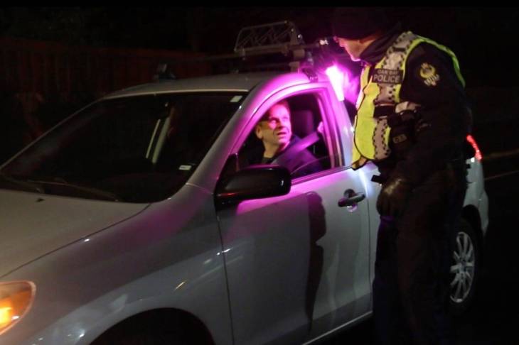 Const. Mike Klein-Beekman works a checkpoint, Dec. 20, 2018. (Jesse Laufer / News Staff)